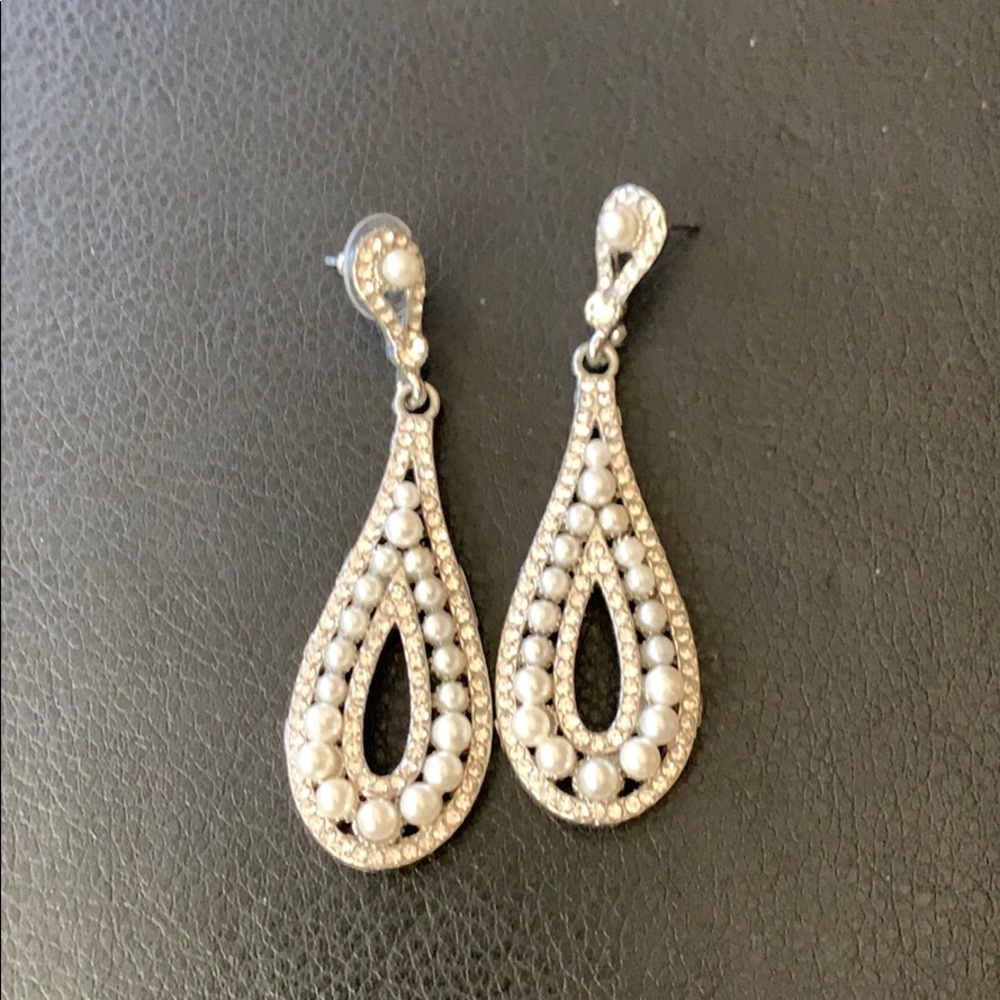 Pearl dangle earrings